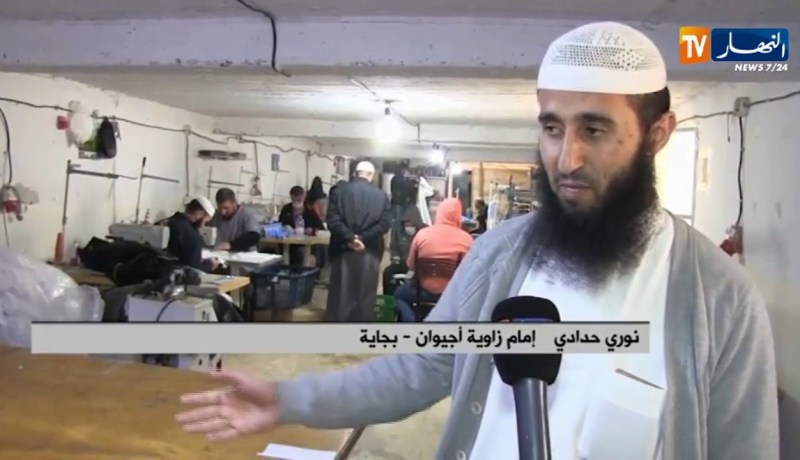 بجاية/ شباب يتطوع لخياطة الكمامات والألبسة الواقية وتوزيعها على المستشفيات