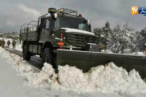 قسنطينة: تدخل أفراد الجيش لفك العزلة وفتح الطرق المقطوعة بسبب الثلوج