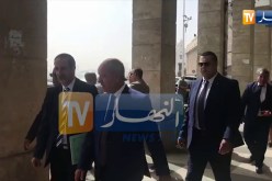 وزراء حكومة أويحيى يسيرون في شوارع العاصمة