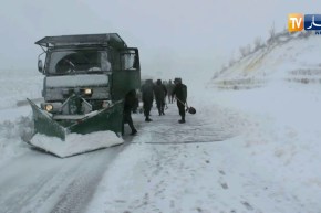 دفاع: أفراد الجيش يتدخلون لفتح الطرق المقطوعة بالناحية العسكرية الخامسة
