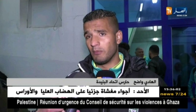 الحارس واضح يعاتب شاوشي بعد تنفيذه لركلة جزاء !