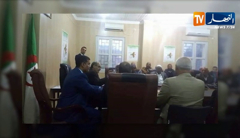 المغير/ والي الوادي يلتقي بأعيان المنطقة لطرح أهم إنشغالات ومطالب السكان