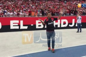 مناصر يزهي أولاد البهجة برقصة فريدة بملعب 5 جويلية