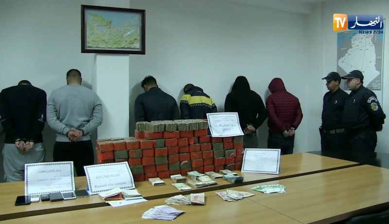 عنابة: تفكيك شبكة دولية لترويج المخدرات وحجز 74 كغ من الكيف المعالج بتبسة