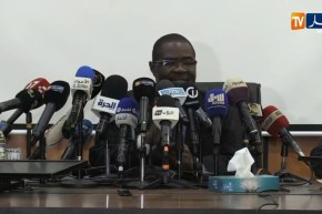 ندوة صحفية بوزارة الصحة بعد تسجيل أول إصابة بفيروس “كورونا” بالجزائر