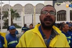 الوادي/ عمال التطهير في مسيرة سليمة إلى مقر الولاية للمطالبة بتحسين ظروف العمل ورحيل المدير وحاشيته