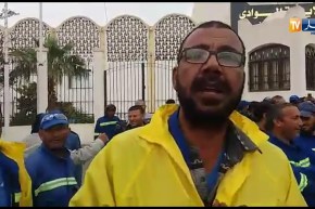 الوادي/ عمال التطهير في مسيرة سليمة إلى مقر الولاية للمطالبة بتحسين ظروف العمل ورحيل المدير وحاشيته
