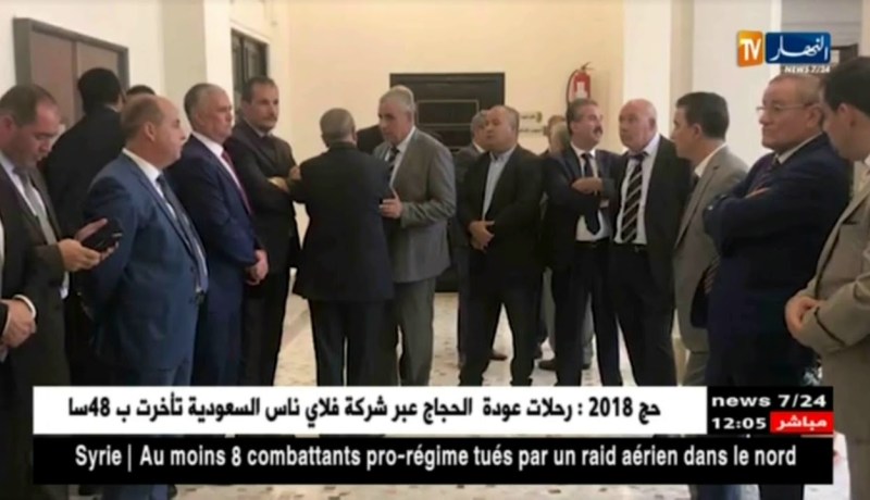 أعضاء من مجلس الأمة في وقفة إحتجاجية تضامنا مع زميلهم المحبوس بتهمة الفساد