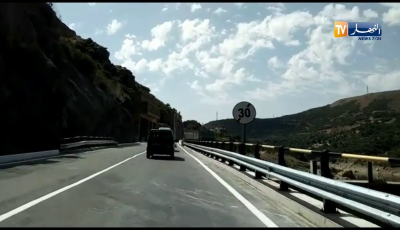 فتح شطر من الطريق الإزدواجية على منعرجات خراطة لتخفيف الضغط على الأنفاق
