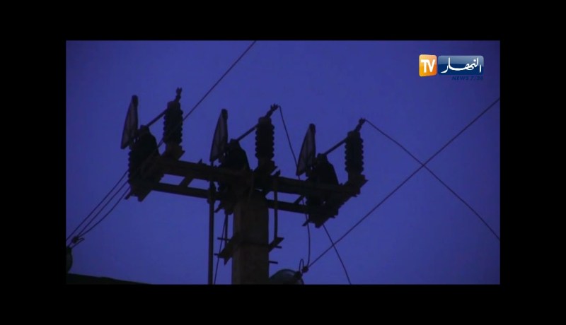 عين تموشنت: شرارات أعمدة كهربائية بشاطئ “أولاد بوجمعة” تثير الرعب والخوف وسط المصطافين