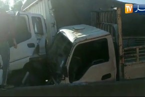 شاهد الكارثة..حادث إصطدام بين ثلاث شاحنات بتيزي وزو