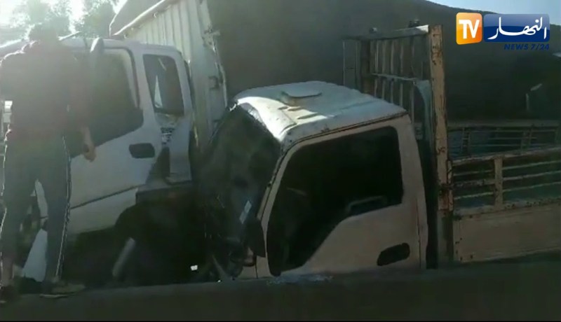 شاهد الكارثة..حادث إصطدام بين ثلاث شاحنات بتيزي وزو