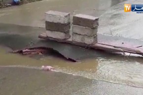 “أمطار طوفانية تتسبب في إنهيار طرق “بالرويسو