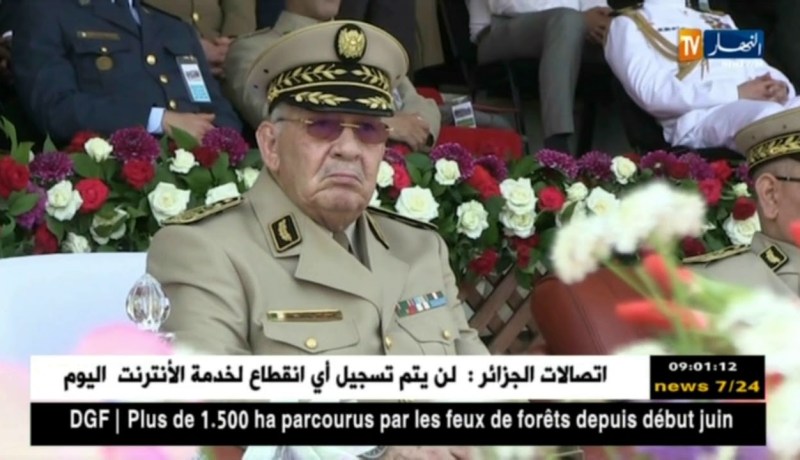 الفريق أحمد قايد صالح يشرف على تنصيب “اللواء حسان علايمية” قائدا للناحية العسكرية الرابعة