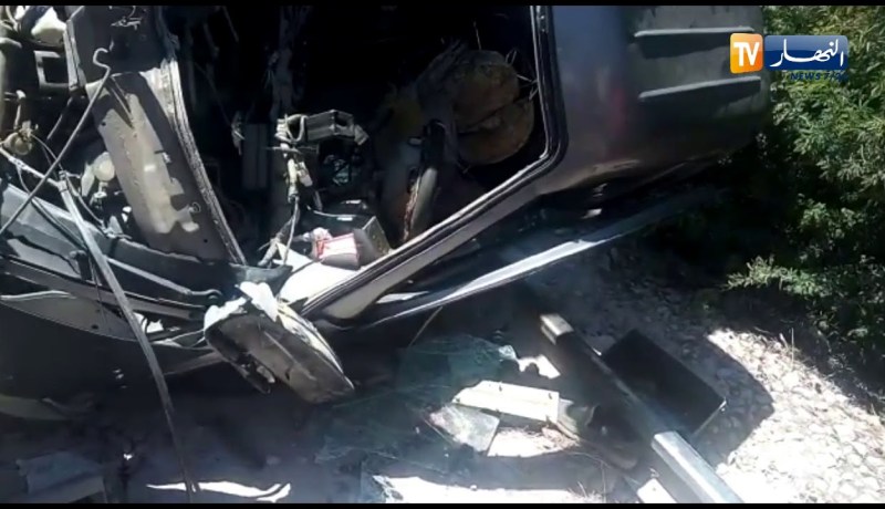 قتيلان بعد اصطدام قطار نقل المسافرين بشاحنة هاربين في الطارف