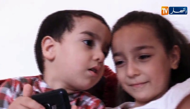 مجتمع: الحجر الصحي يرفع نسبة إدمان الأطفال على الهواتف الذكية