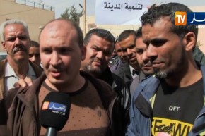 بوسعادة: عمال يحتجون لمطالبة رئيس البلدية بالعدول عن قرار الإستقالة