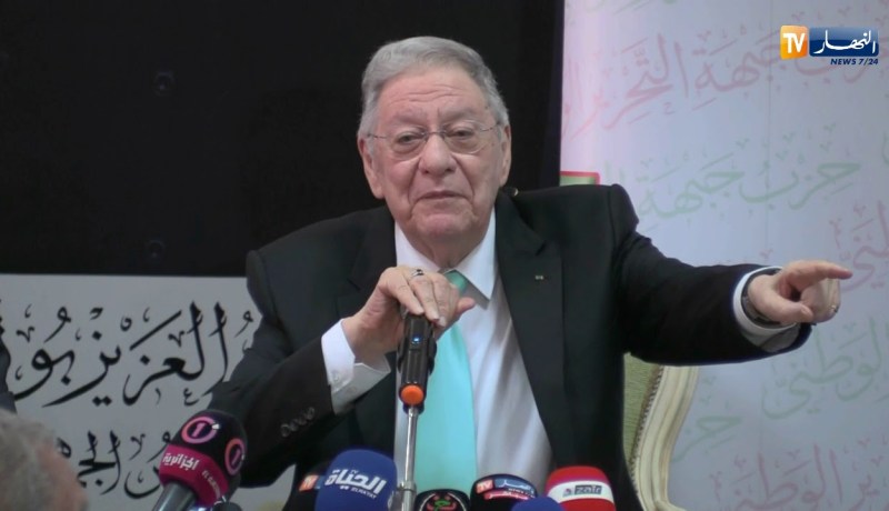 شاهد “ولد عباس” قالهم السيد جاني فالمنام لبارح راه معانا ليوم سبحان الله