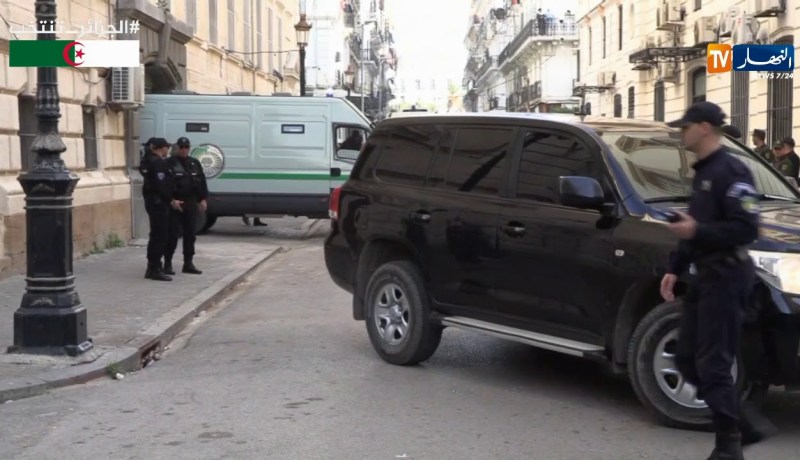 وصول المتهمين بقضايا الفساد لمحكمة سيدي امحمد وسط تعزيزات أمنية مشدّدة