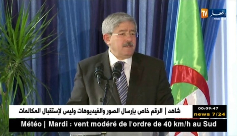 رئيس الجمهورية يسدي وسام الإستحقاق للكاتب النوبلي “مويان”