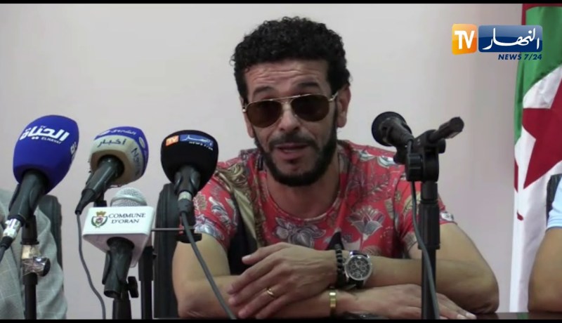 الشاب نصرو يخصص استوديو تسجيل لمساعدة مغنيين هواة شرط أدائهم للغناء الملتزم