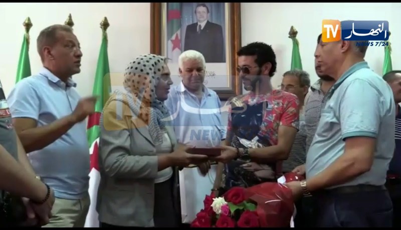 بلدية وهران تكرم أمير الراي العاطفي الشاب نصرو