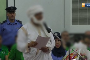 شاهد ..سجين متحصل على شهادة البكالوريا يلقي قصيدة شعرية خلال حفل التكريم