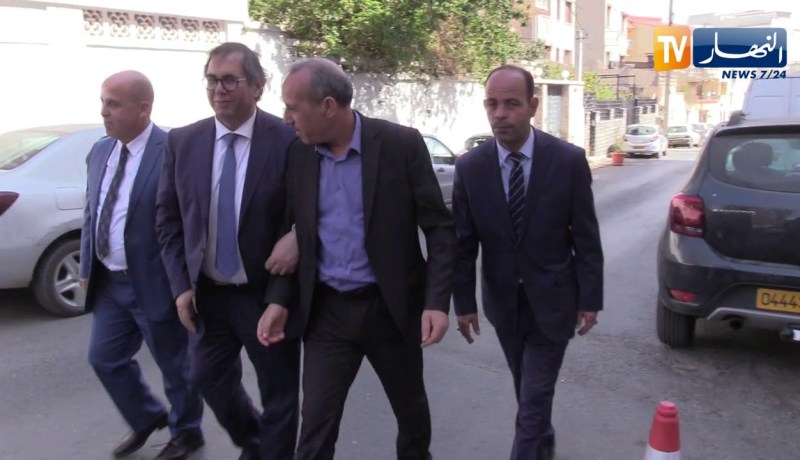 سياسة: إجتماع قيادات هيئة تسيير جيهة التحرير الوطني بمقر الحزب