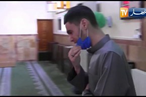 عنابة:مشهد مؤثر تقشعر له الابدان لمؤذن مسجد “الزبير بن العوام” و هو يبكي بحرقة أثناء إقامته للصلاة