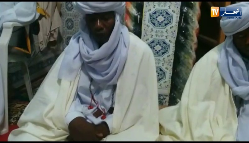 عرس جماعي لفائدة 17 شخص  ببلدية فقارة الزوى بعين صالح