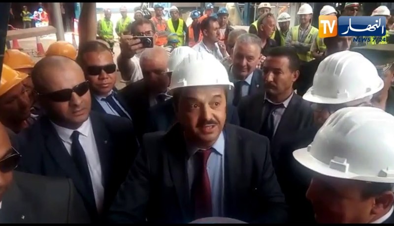 شاهد..” وزير الطاقة” بجيجل يطلب من عمال مصنع بلارة بمضاعفة المجهود !!