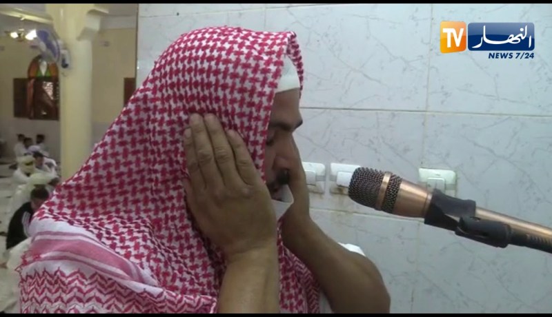 رفع الأذان من مسجد” الطالب حمادو” بعين صالح