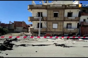 ميلة: مواطنون يحاولون إنقاذ ما يمكن إنقاذه من الفيلا ذات 5 طوابق التي سقطت جراء الزلزال