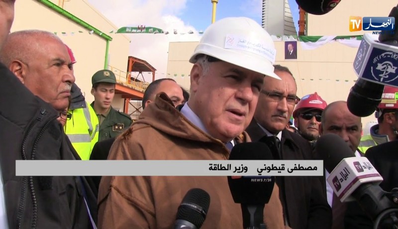 قيطوني يشدد على ضرورة تكوين العاملين بالقطاع و الكفاءات الجزائرية لتطوير الخدمات