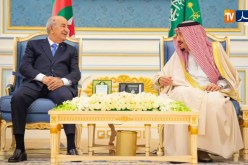 الملك السعودي “سلمان بن عبد العزيز” يعقد جلسة محادثات رسمية مع رئيس الجمهورية “عبد المجيد تبون”