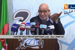 العاصمة/ “عبد الوهاب دربال” ضيف منتدى الحوار