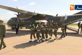 مراسم إستقبال جثمان الراحل عبد المالك قنايزية