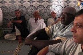 حكم كاميروني  يعتنق الإسلام  بمسجد “شراڨة” على هامش الألعاب الإفريقية للشباب