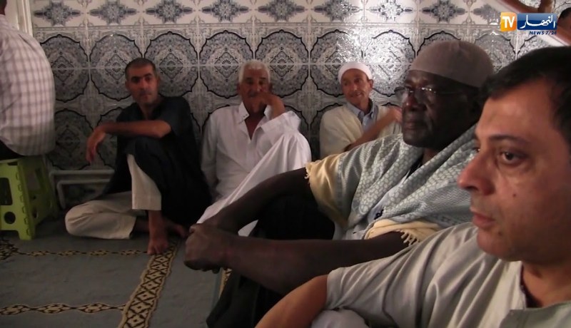 حكم كاميروني  يعتنق الإسلام  بمسجد “شراڨة” على هامش الألعاب الإفريقية للشباب