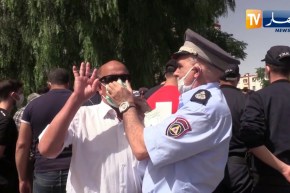 أم البواقي : توزيع 30 ألف كمامة واقية على المواطنين لمنع إنتشار فيروس كورونا