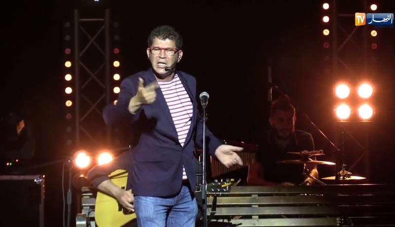 بعزيز يعود ويقدم عرضا فنيا بهيجا على خشبة المسرح الوطني