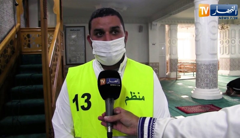 البليدة: المصلون يلتزمون بالإجراءات الوقائية أثناء أداء صلاة الجمعة