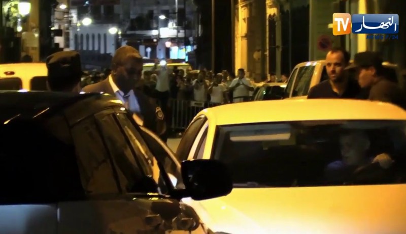 لحظة خروج عبد القادر بن مسعود من محكمة سيدي امحمد