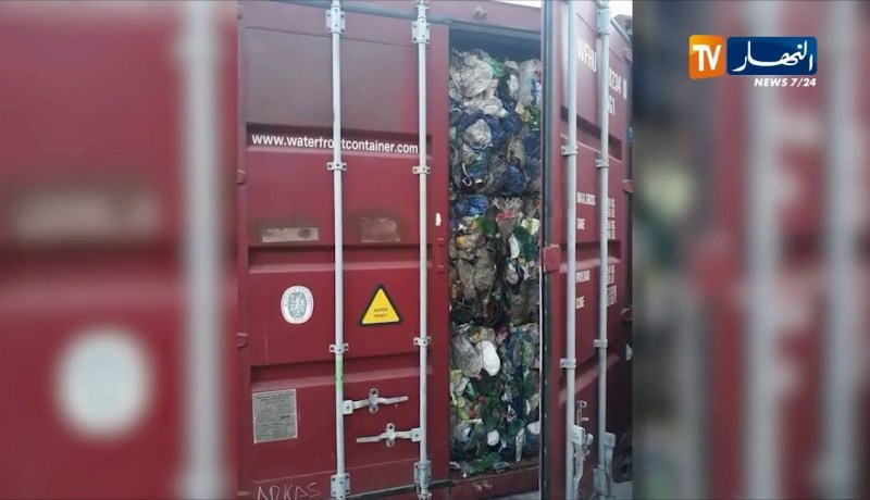 بجاية: إحباط عملية إستيراد 17 حاوية معباة بقارورات بلاستيكية متلفة