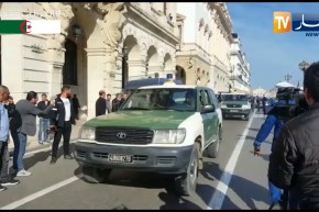 لحظة إعادة المتهمون في قضية مصانع تركيب السيارات إلى سجن الحراش