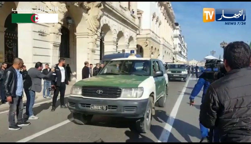 لحظة إعادة المتهمون في قضية مصانع تركيب السيارات إلى سجن الحراش