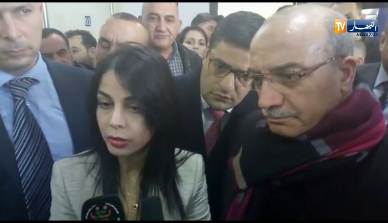 شاهد.. “فرعون” تصر على جواب لأسئلتها وتضع مدير البريد بتيزي وزو في وضع محرج