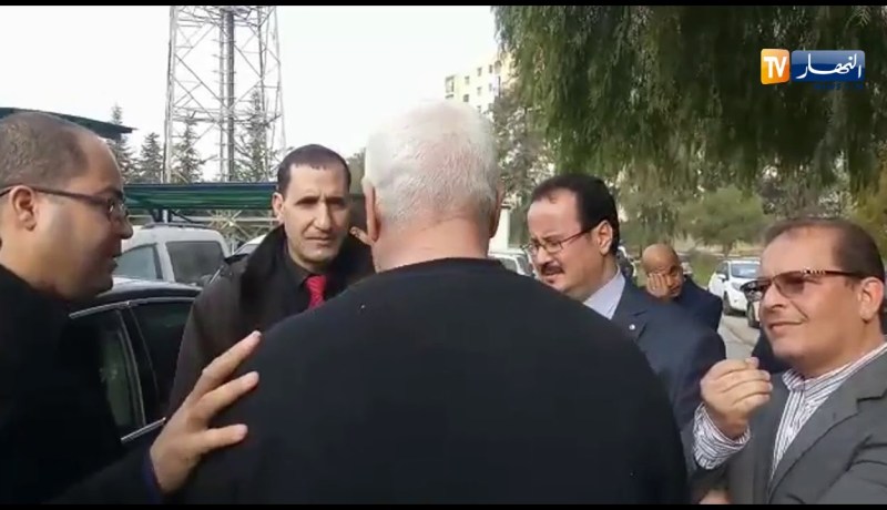 زيارة فجائية لوزير البريد والمواصلات للبليدة وتفقده  لمراكز البريد وإتصالات الجزائر دون تغطية أمنية