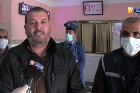 المسيلة/ تنظيم مبادرة لتوزيع الكمامات والقفازات على الموظفين في أولاد دراج