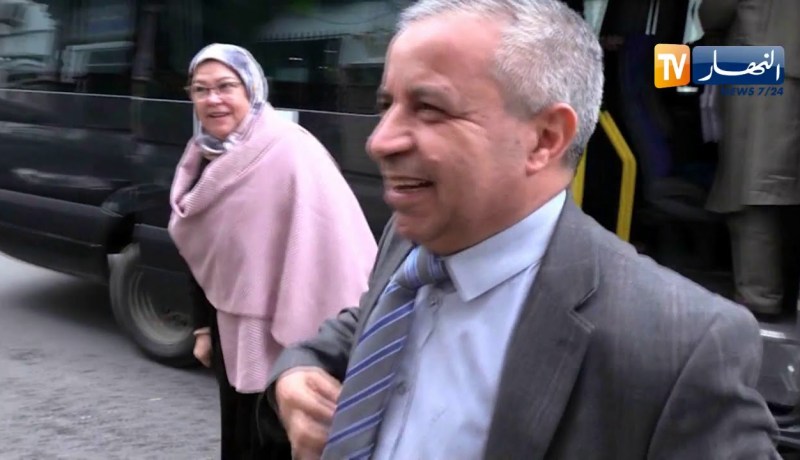 سياسة: الأمين العام بالنيابة لحزب جبهة التحرير الوطني يلتقي نواب الحزب